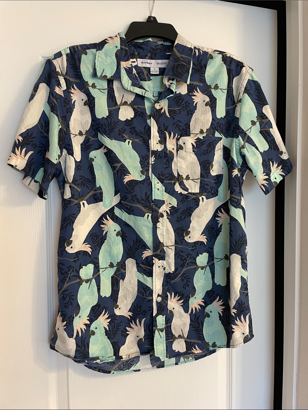 NWOT Old Navy Navy Blue Tropical Cockatoo Print Short-Sleeve Shirt Men’s Size M